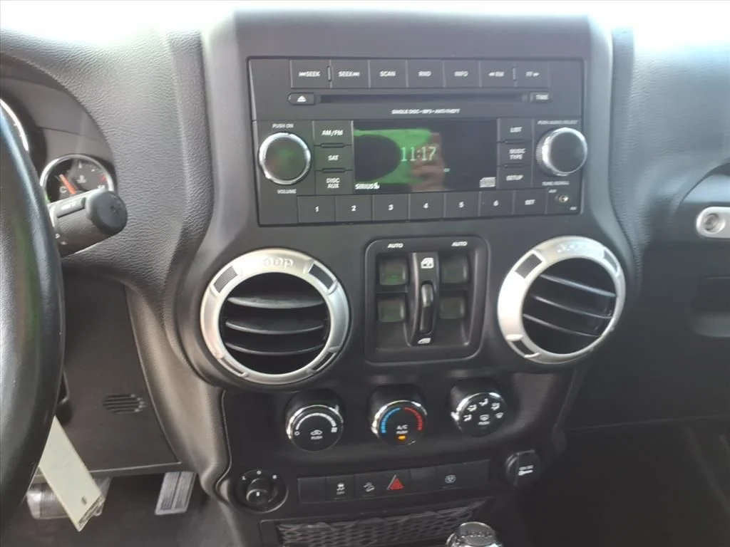 Used 2018 Billet Silver Metallic Jeep Unlimited Sahara image 20