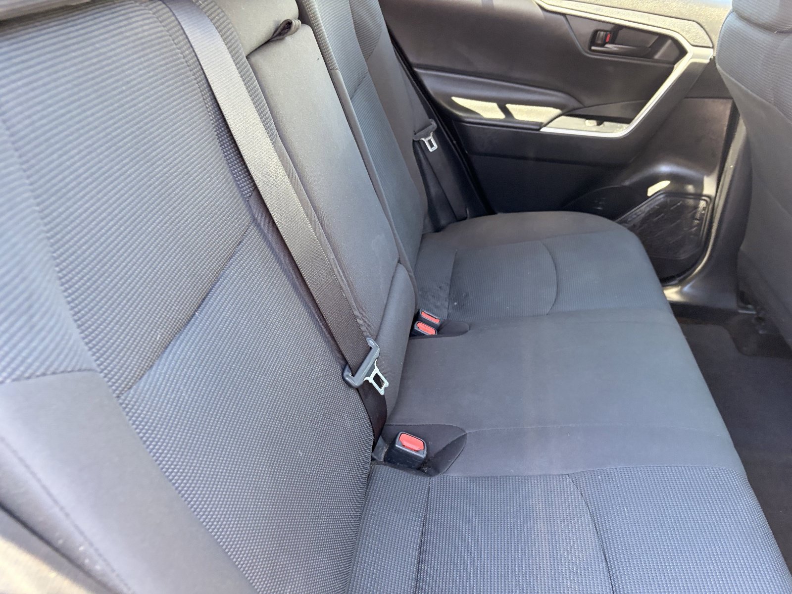 Used 2022 Silver Toyota LE image 7