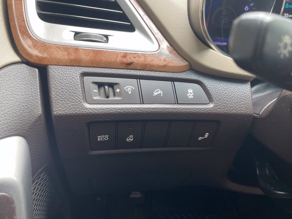 Used 2014 Brown Hyundai Base image 24
