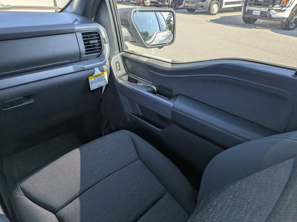 New 2026 Oxford White Ford XLT image 17
