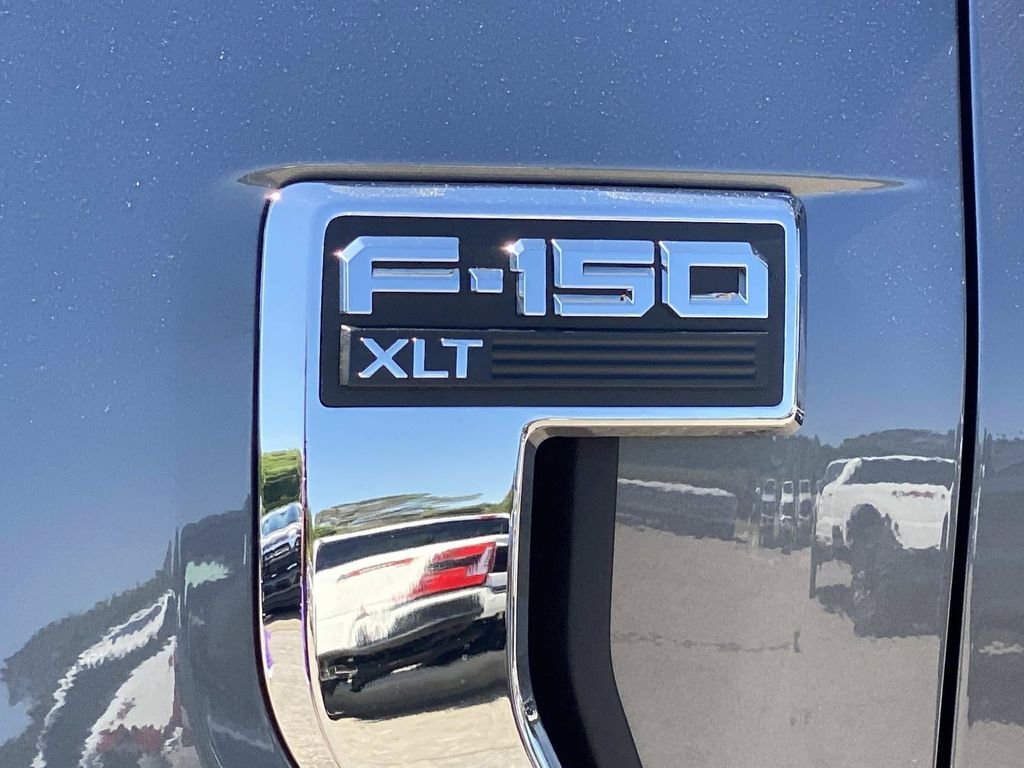 New 2026 Carbonized Gray Metallic Ford XLT image 8