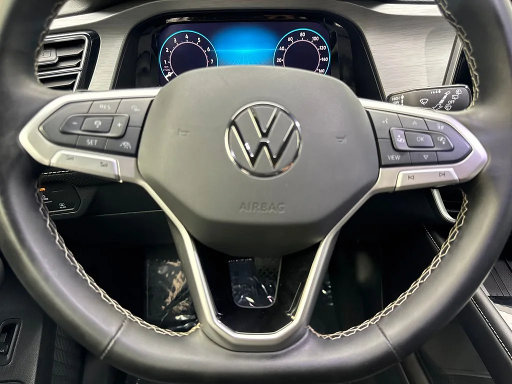 Used 2025 White Volkswagen 2.0T SE w/Technology image 58