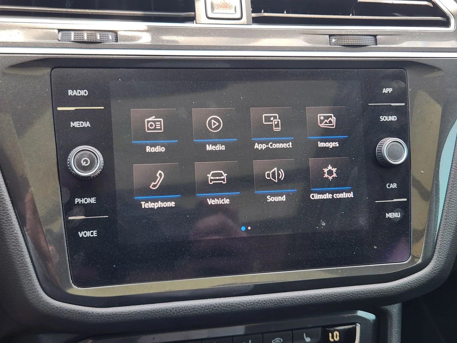 Used 2018 Green Volkswagen 2.0T SE image 16