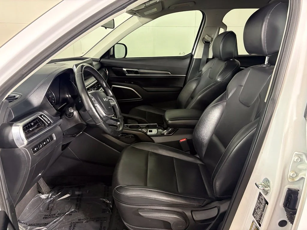 Used 2022 White Kia LX image 15