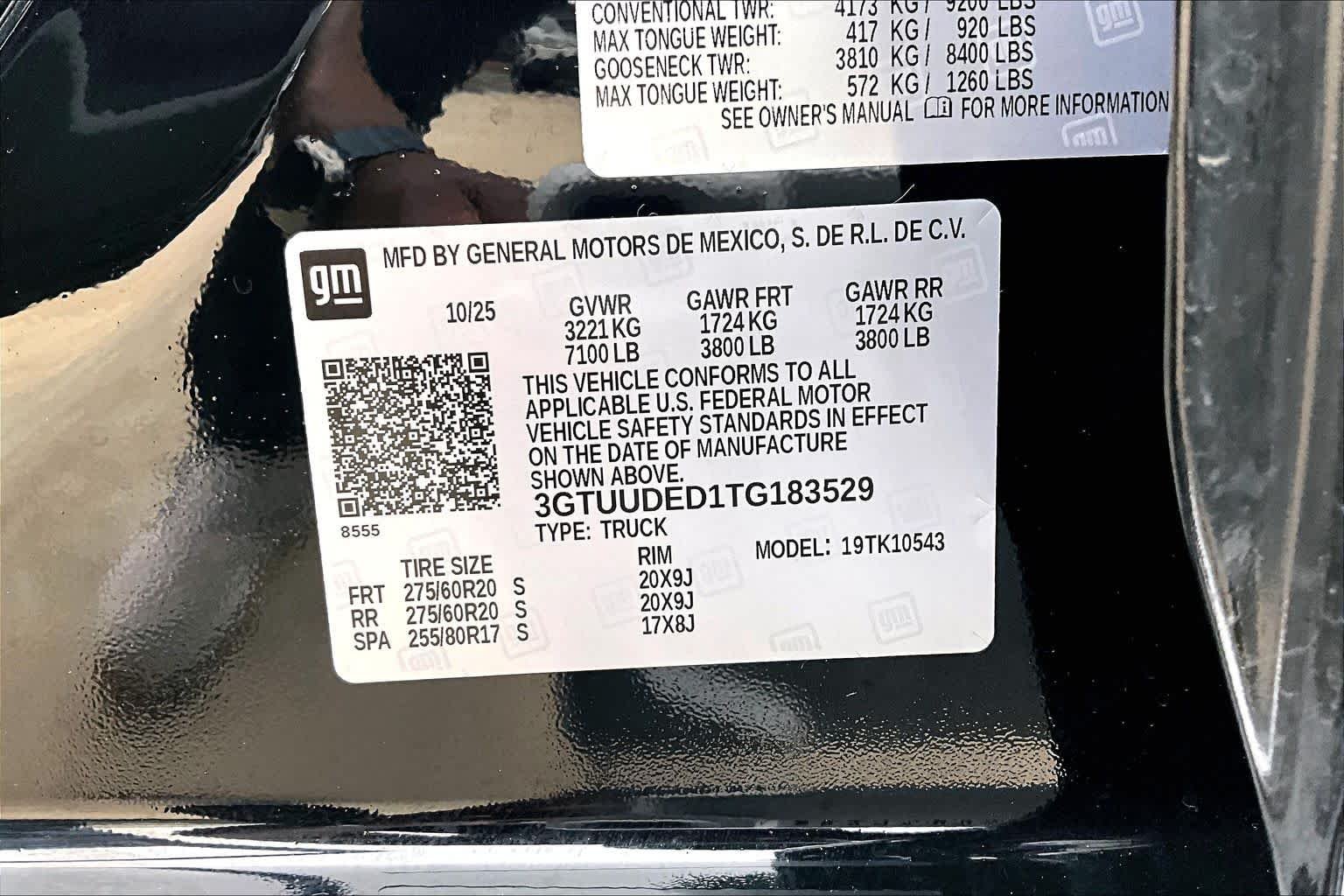 Used 2026 Onyx Black GMC SLT image 37