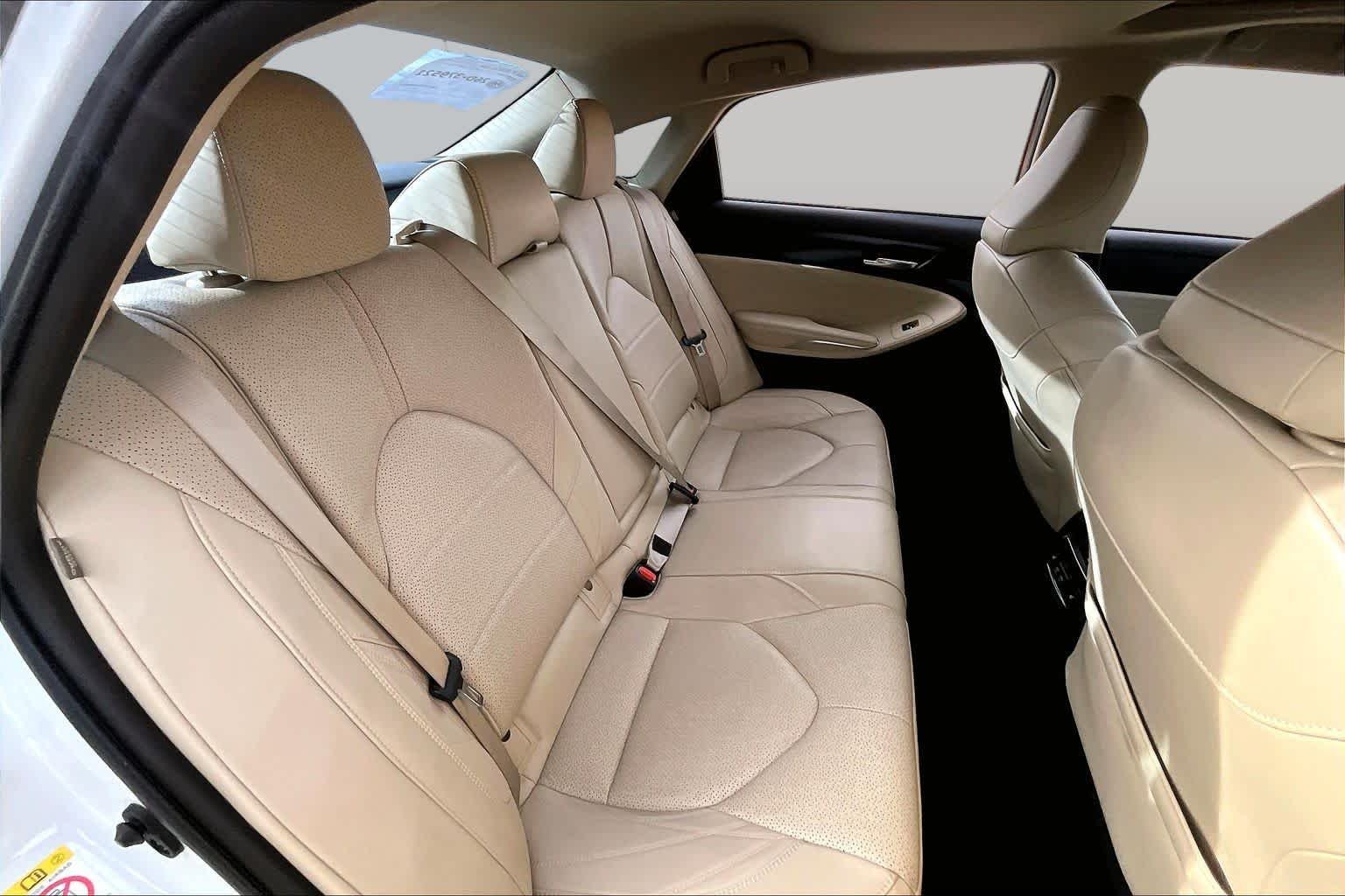 Used 2019 Wind Chill Pearl Toyota Limited image 16