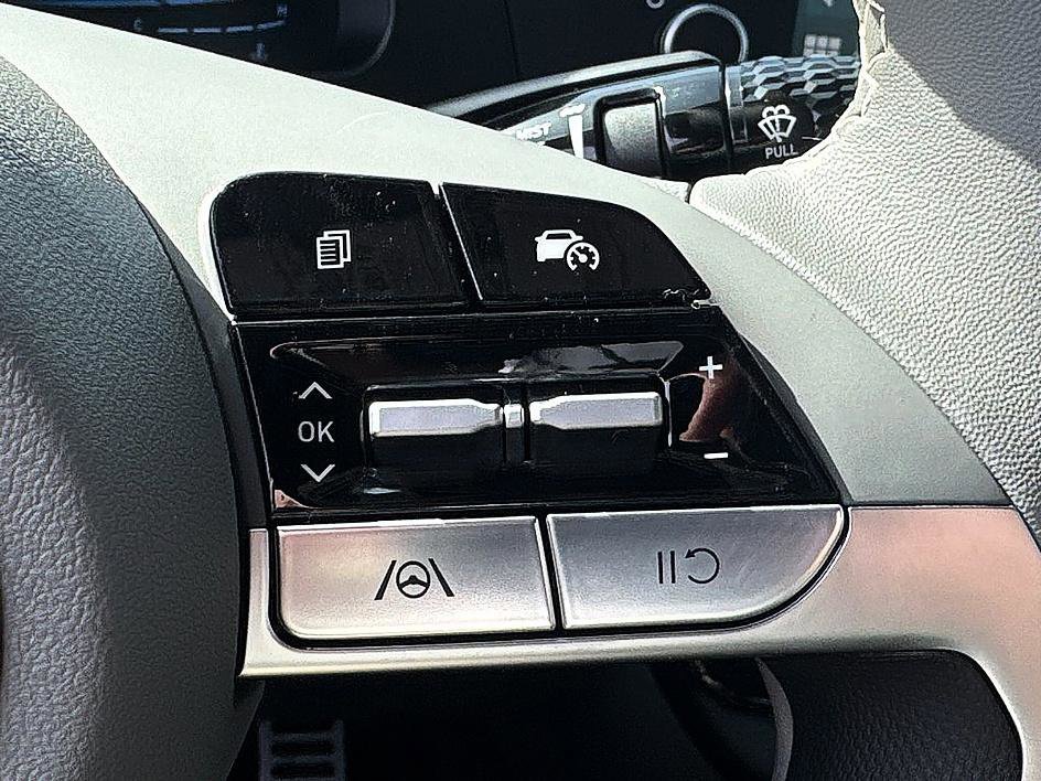Used 2026 Serenity White Hyundai SEL Sport image 14