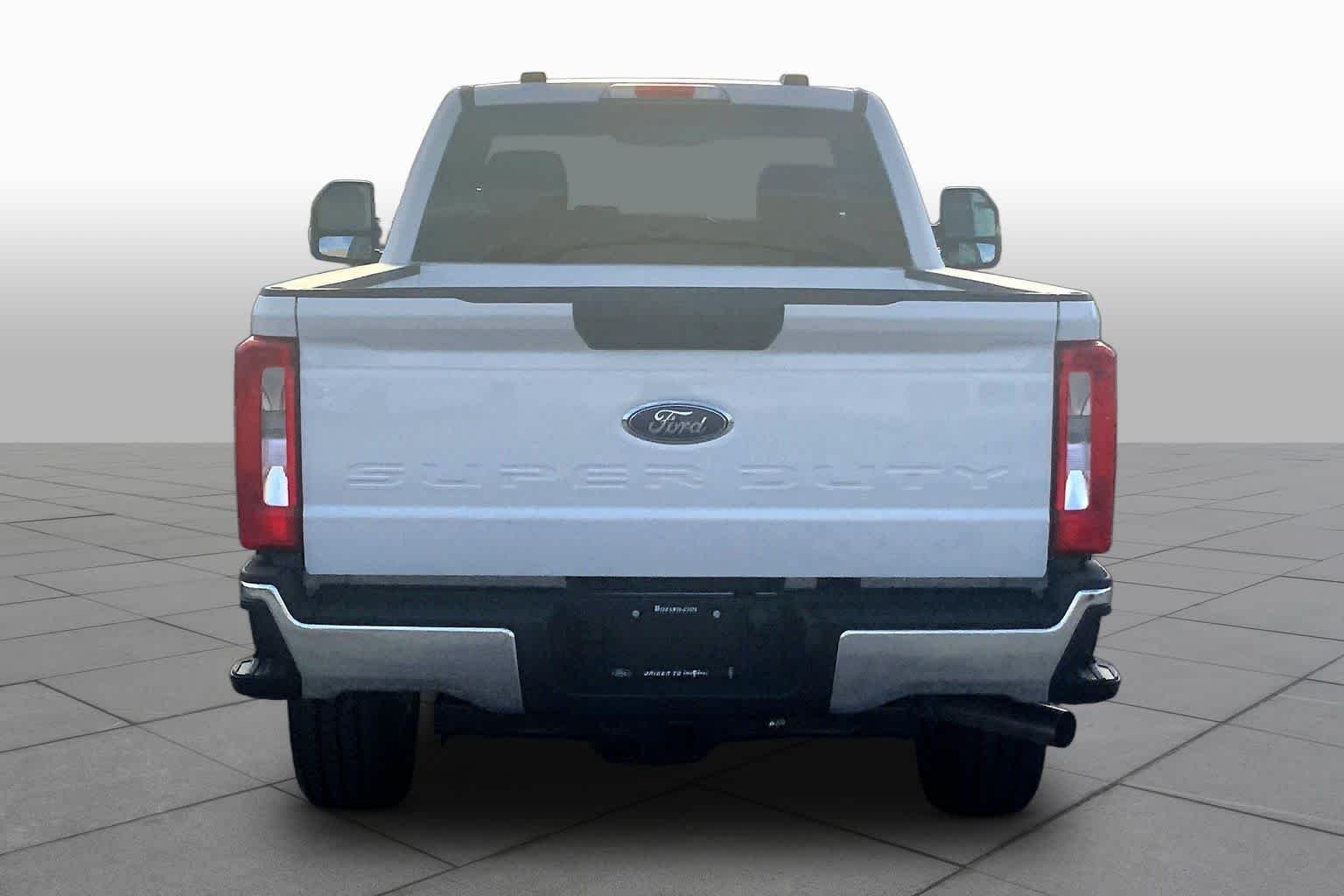 Certified Used 2025 Oxford White Ford XLT image 5