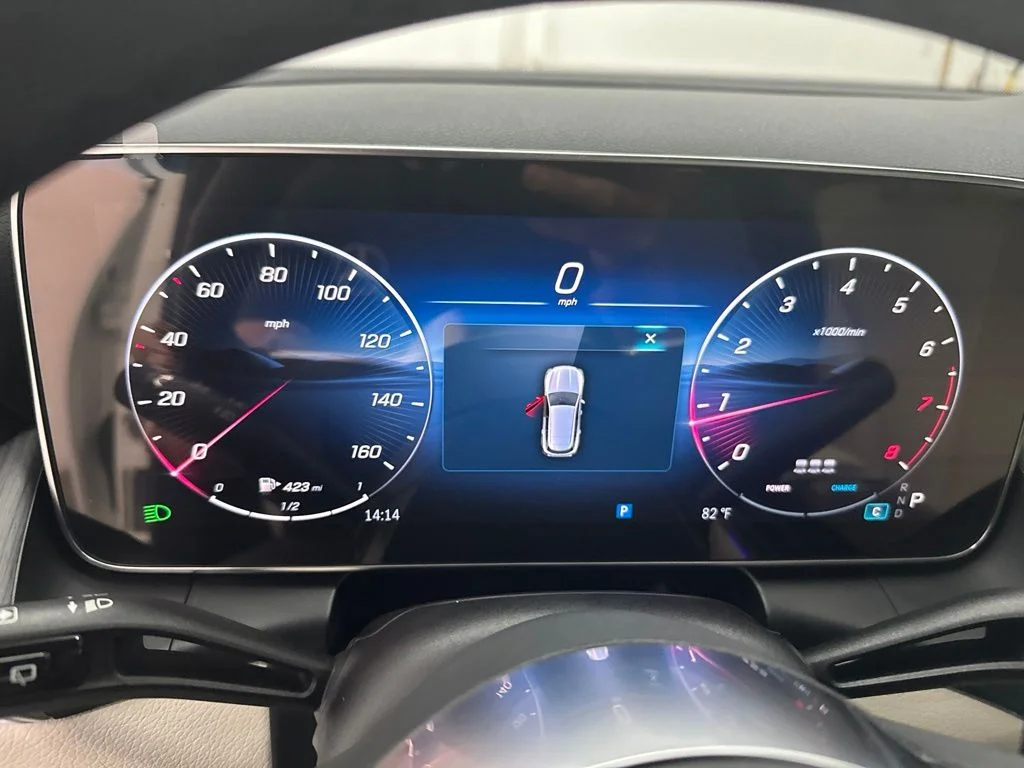 New 2027 White Mercedes-Benz GLC 300 image 15
