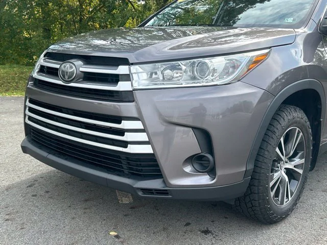 Used 2019 Gray Toyota LE image 9