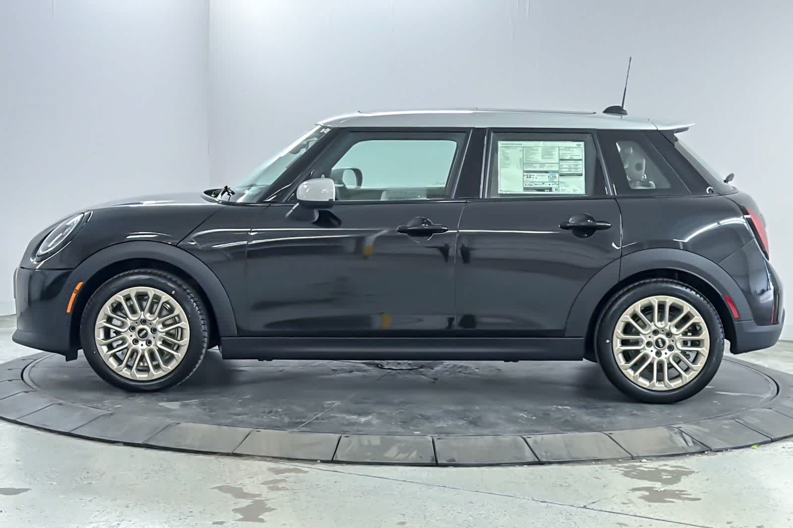 New 2026 Midnight Black II Metallic MINI Signature Plus image 5