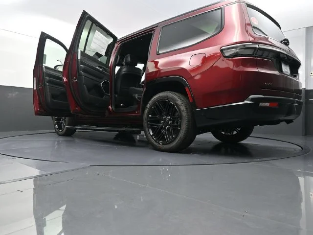 New 2026 Velvet Red Pearl-Coat Exterior Paint Jeep Limited Reserve image 31