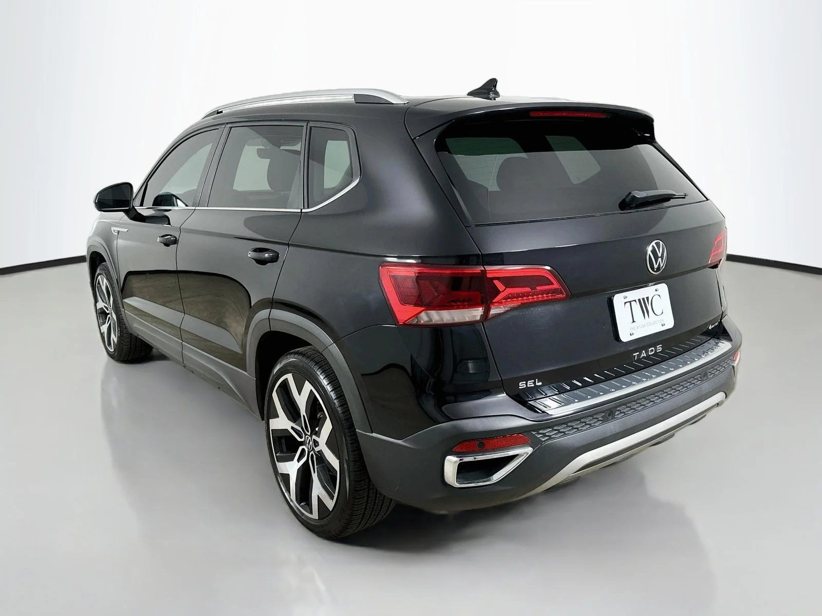 Used 2022 Black Volkswagen  image 7