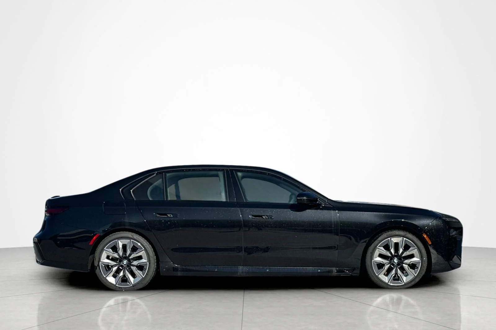 2026 BMW 7 Series 750e - Photo 6