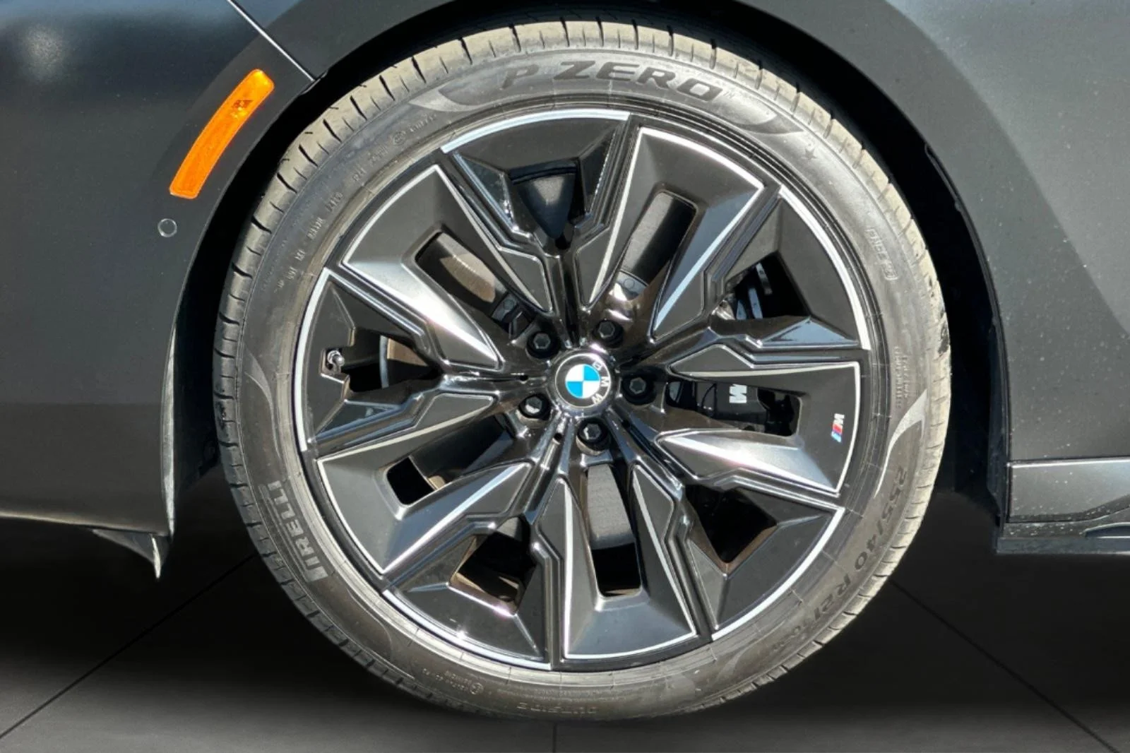 Used 2023 Special Order Color BMW xDrive60 image 25