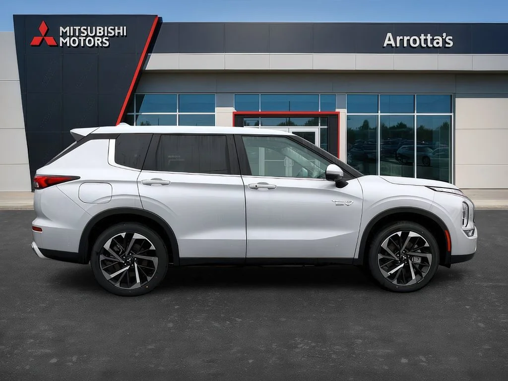 New 2025 White Diamond Mitsubishi SE image 8