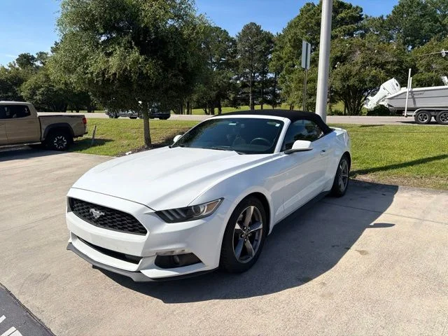 Used 2016 White Ford V6 image 2