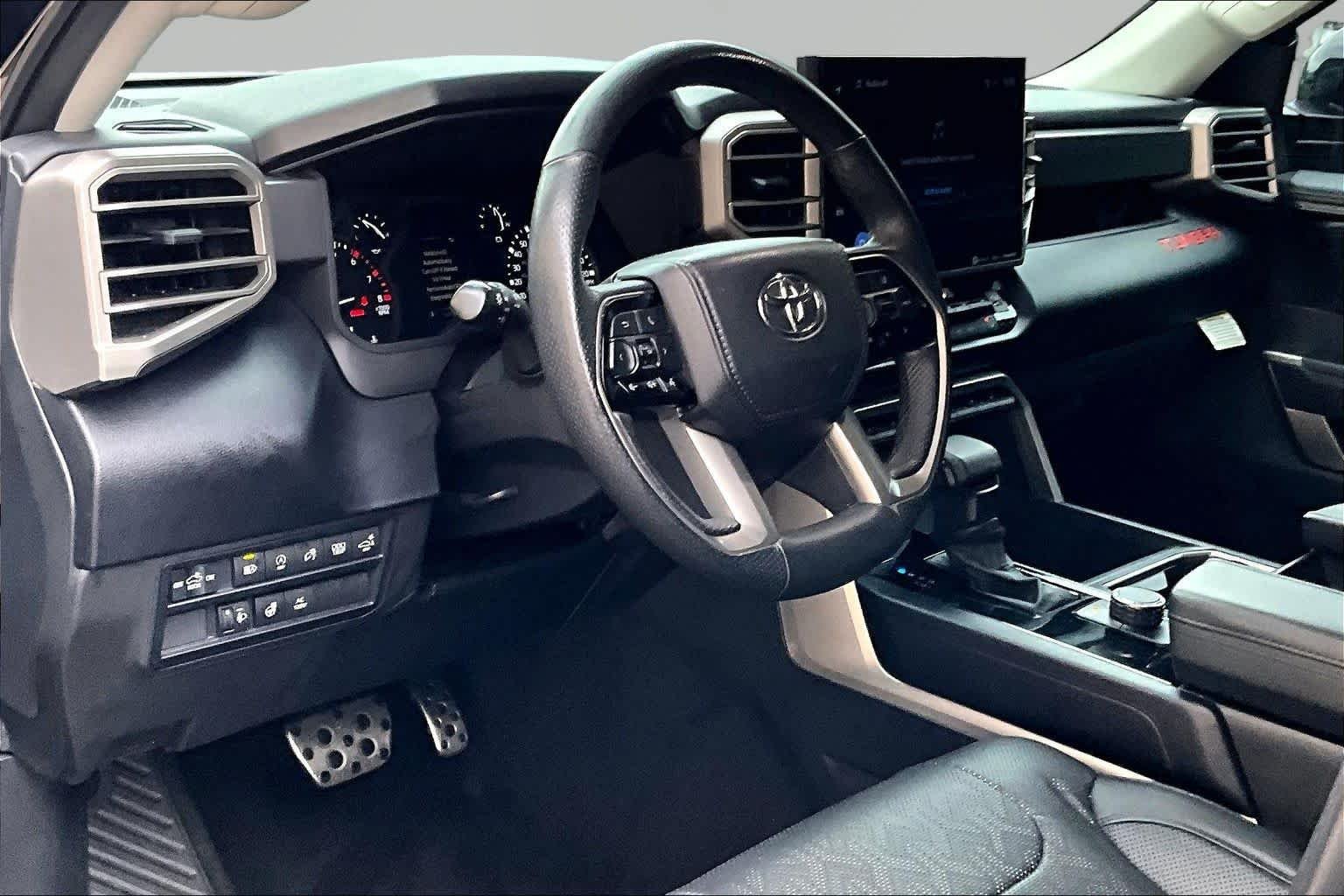 Used 2022 Midnight Black Metallic Toyota SR5 image 18