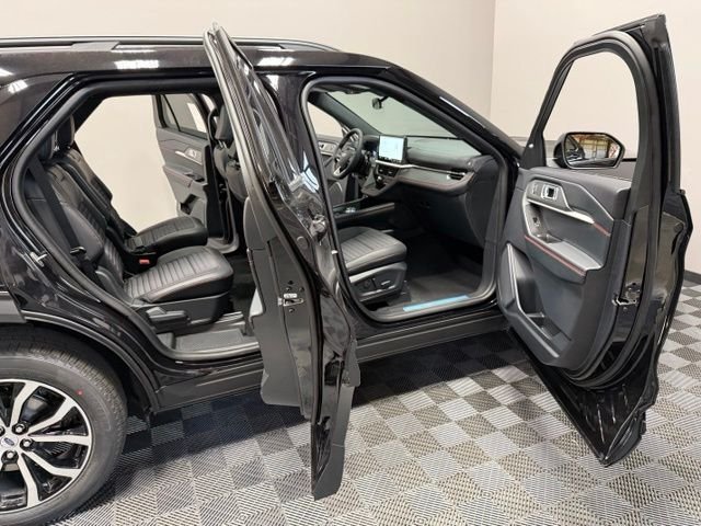 New 2026 Agate Black Metallic Ford ST-Line image 24