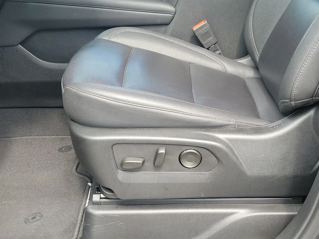 Used 2025 Black Chevrolet LT image 27