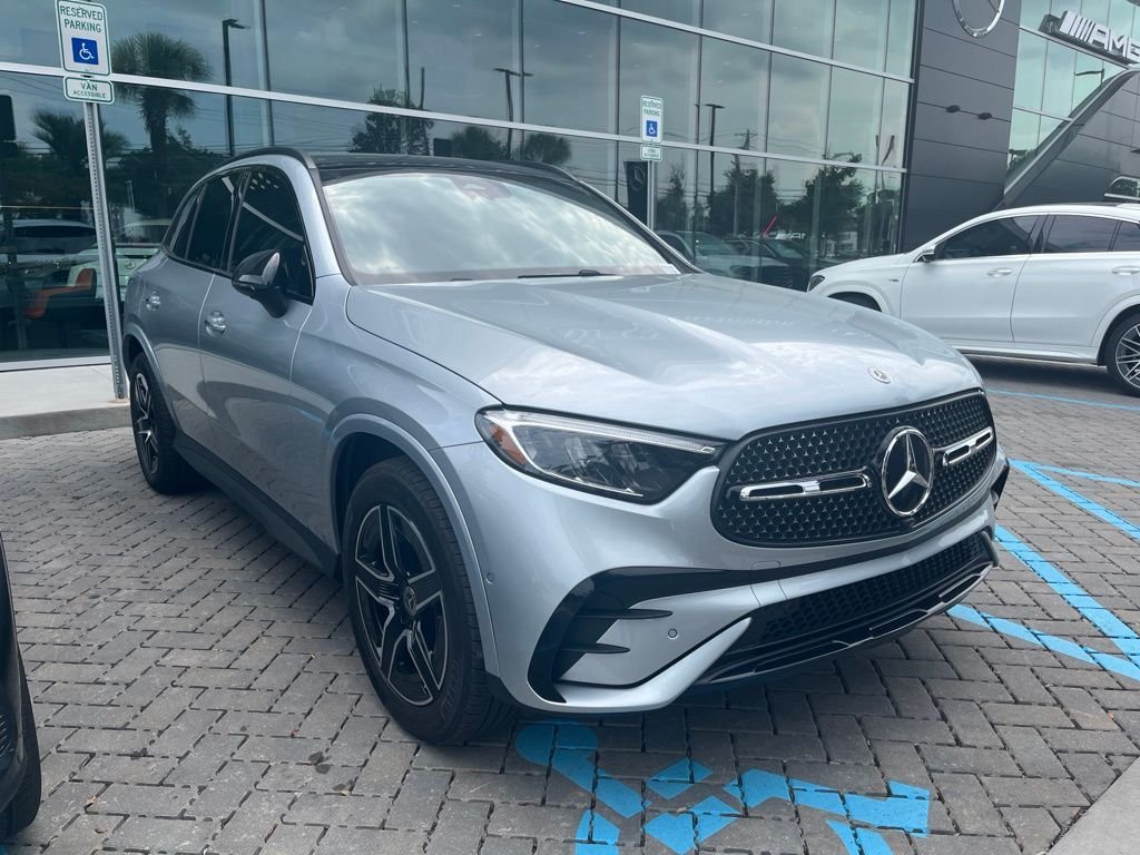 Used 2026 Silver Mercedes-Benz GLC 300 image 4