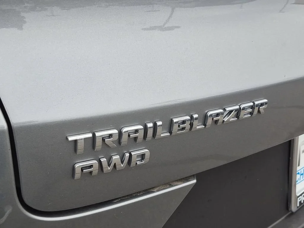 New 2026 Sterling Gray Metallic Chevrolet LT image 32
