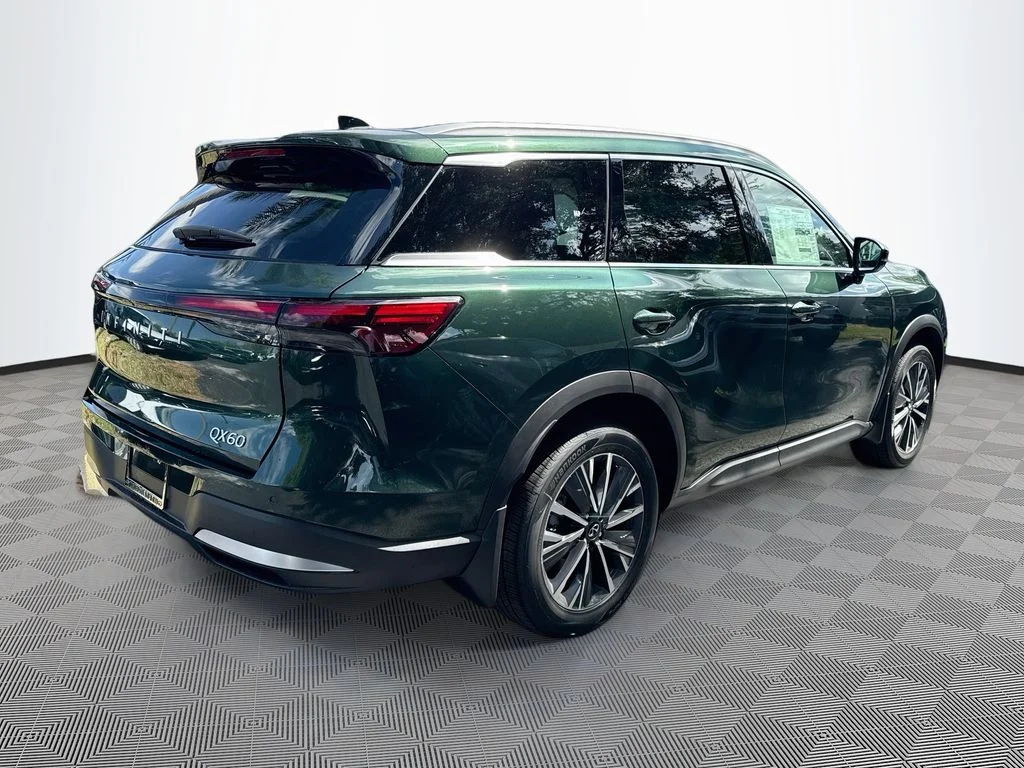 New 2027 DEEP EMERALD INFINITI Luxe FWD image 5