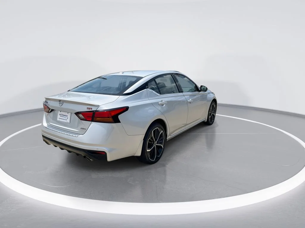 Used 2023 Silver Nissan 2.5 SR image 8