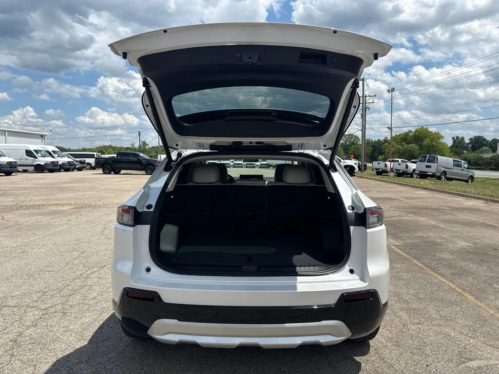 Used 2025 White Honda 1SE image 31