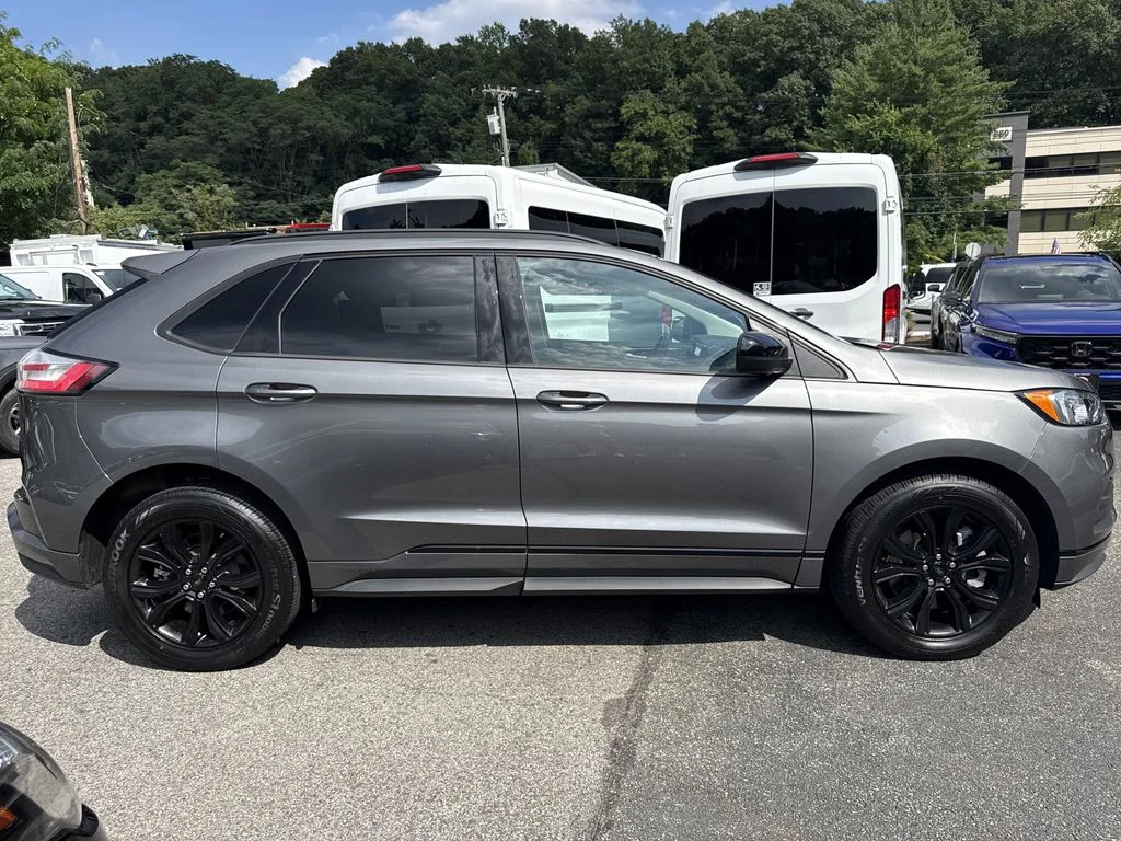 Used 2023 Gray Ford SE image 3