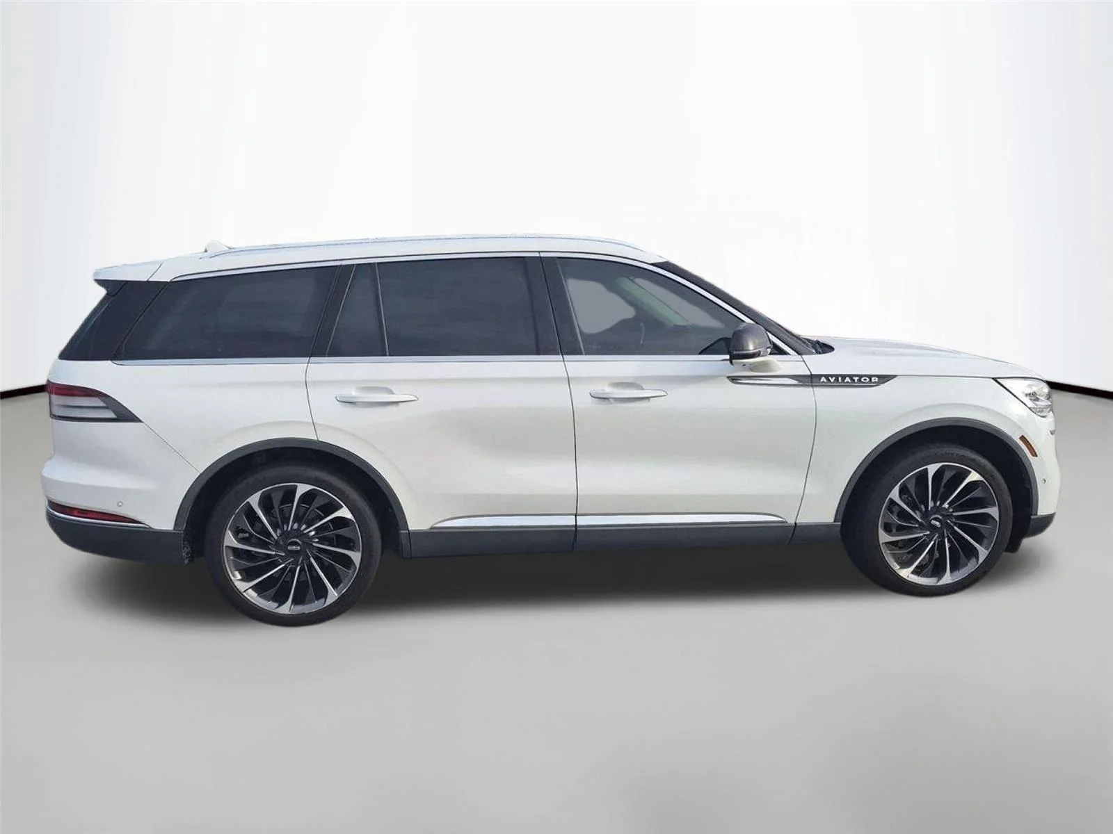 Used 2021 Pristine White Lincoln Reserve image 6