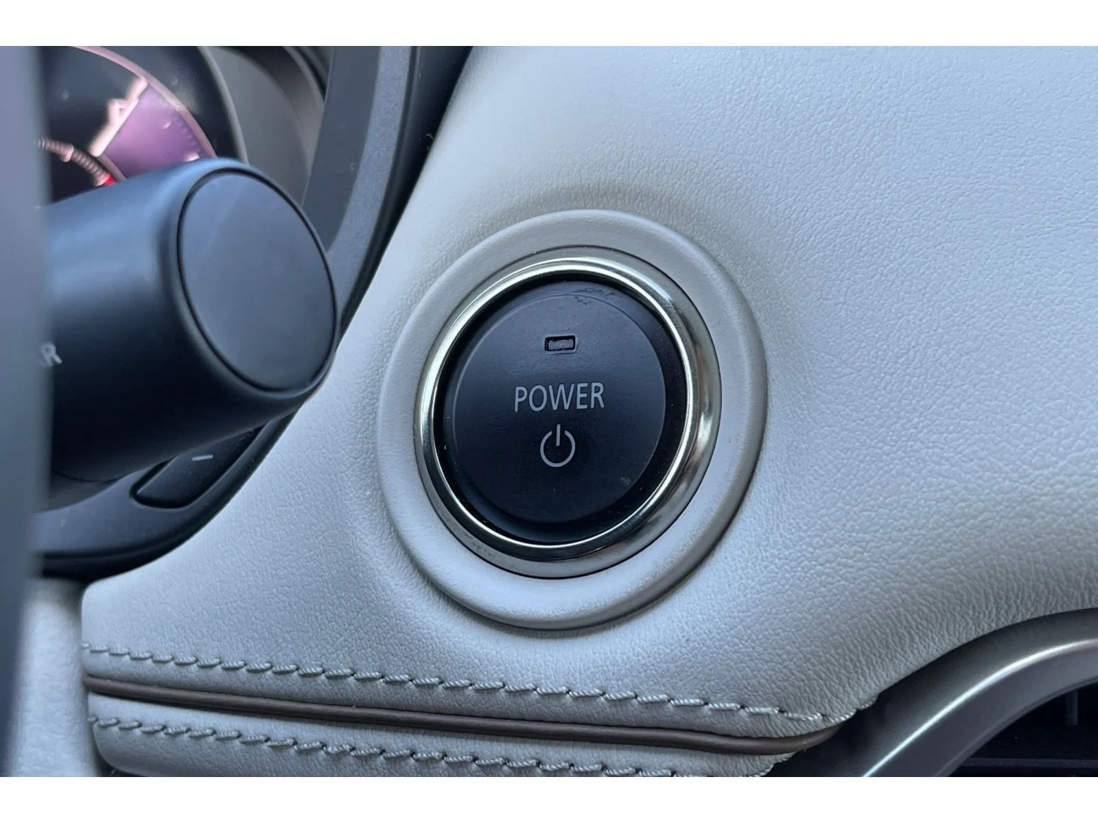 Used 2024 PLATINUM QUARTZ Mazda Premium Plus image 35