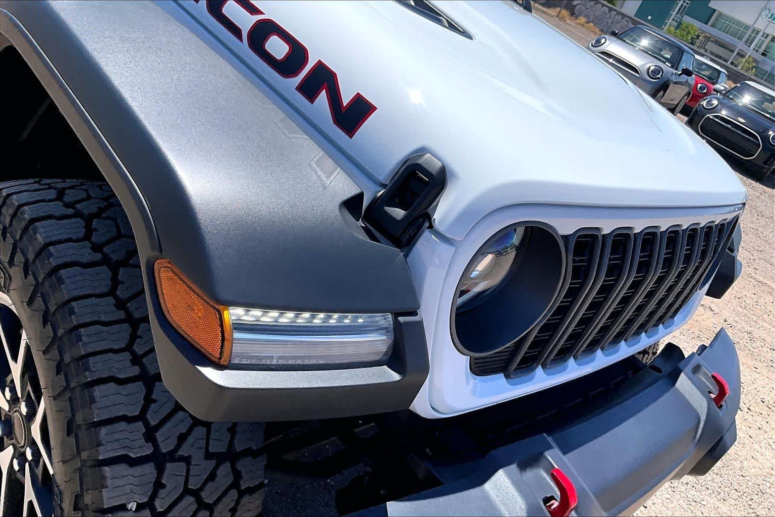 Used 2025 Bright White Clearcoat Jeep Rubicon image 25
