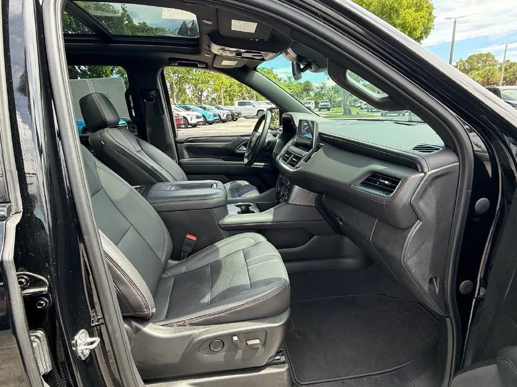 Used 2023 BLACK Chevrolet RST image 19