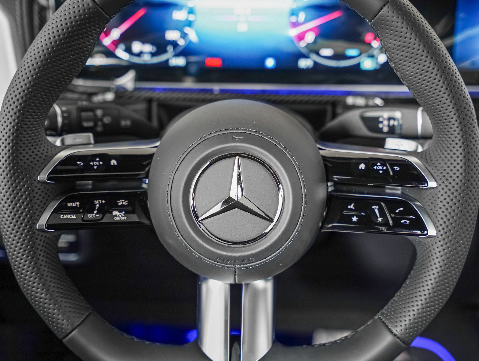 New 2026 MANUFAKTUR Moonlight White Magno Mercedes-Benz G 550 image 12