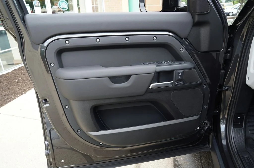 Used 2026 Gray Land Rover X-Dynamic SE image 9