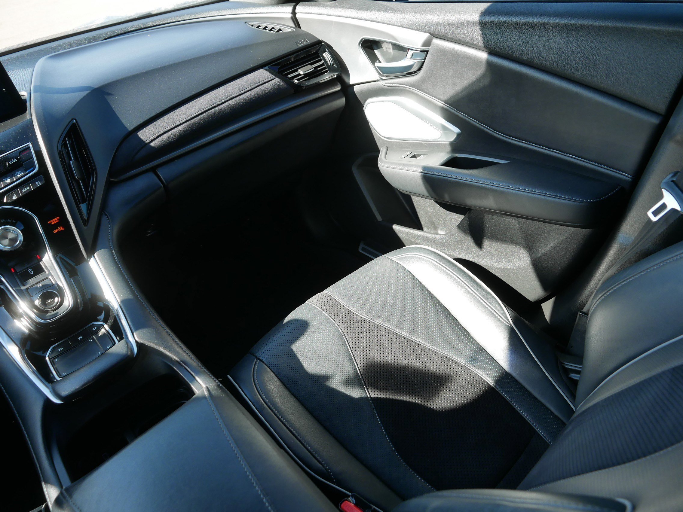 Used 2019 Lunar Silver Metallic Acura w/A-Spec Pkg image 11