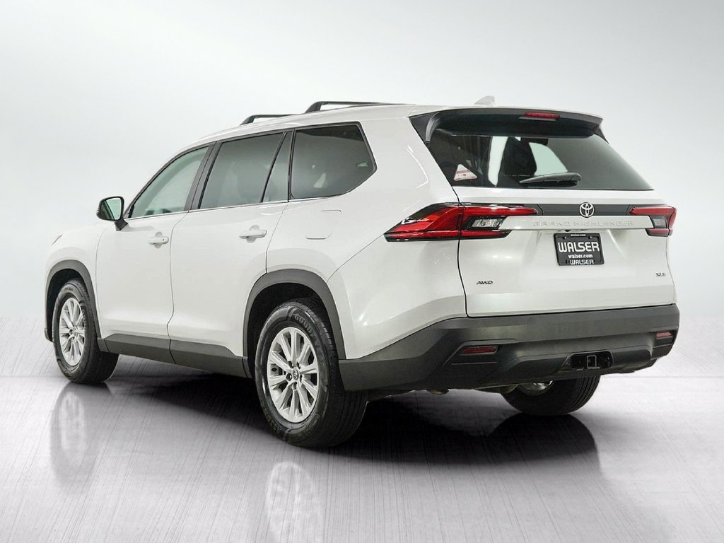 Used 2024 Pearl Toyota Xle image 3