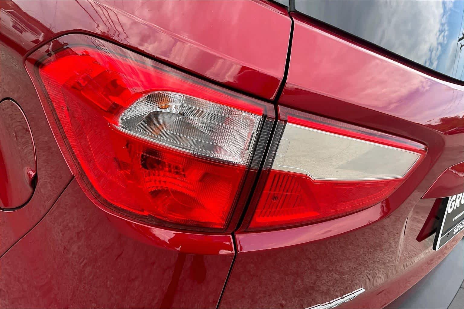 Used 2021 Ruby Red Metallic Tinted Clearcoat Ford SE image 27