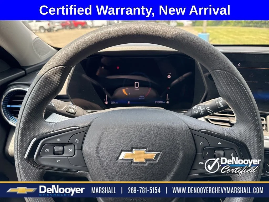 2025 Chevrolet Trax LT - Photo 16