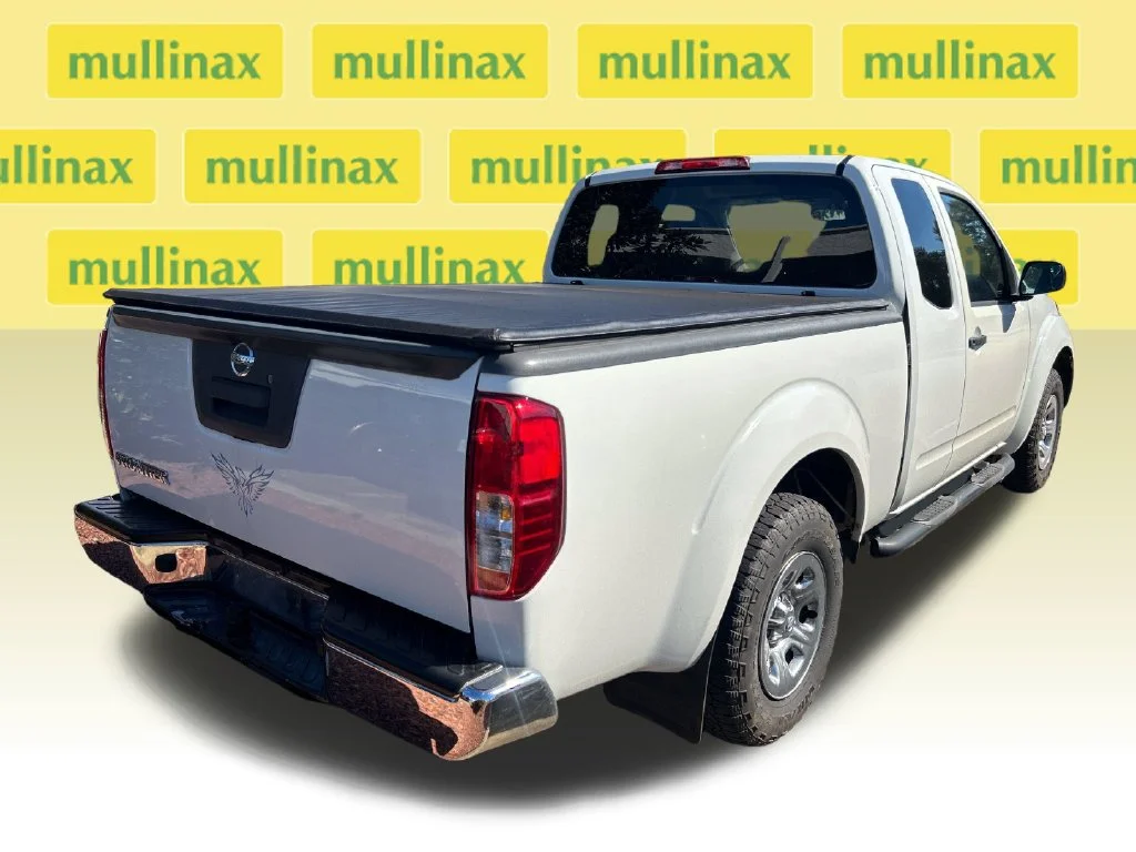 Used 2016  Nissan  image 3