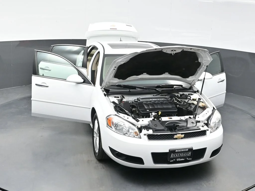 Used 2014 White Chevrolet LTZ image 36