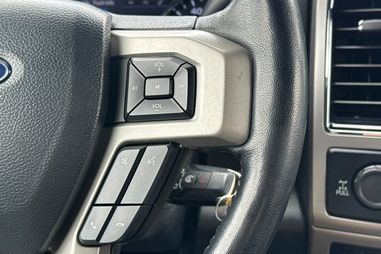 Used 2022 Gray Metallic Ford Lariat image 25