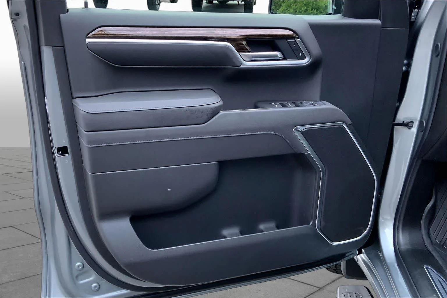 New 2026 Sterling Metallic GMC Elevation image 9