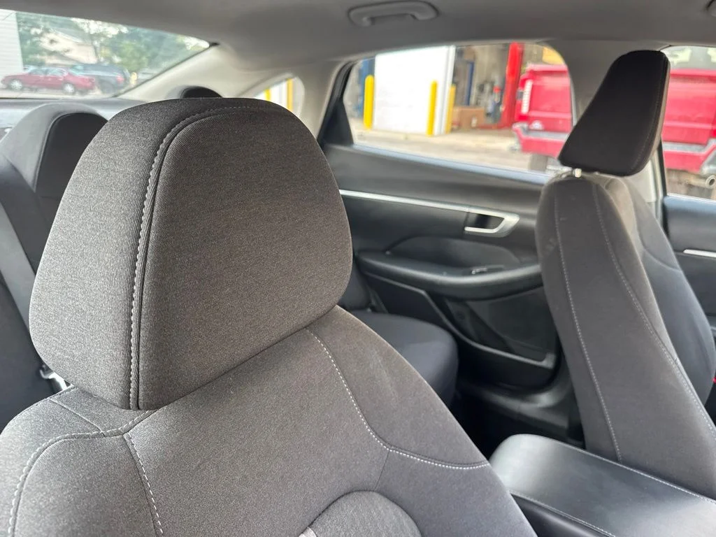 Used 2021 Hyper White Hyundai SEL image 27