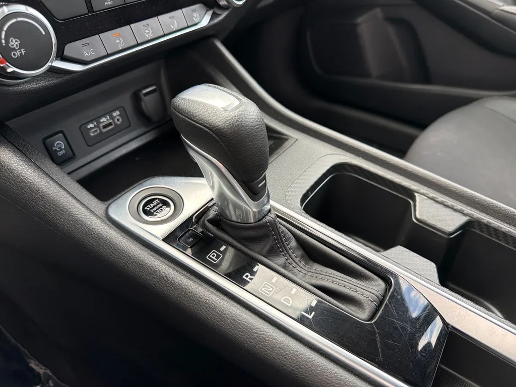Used 2025 Blue Nissan SV image 18