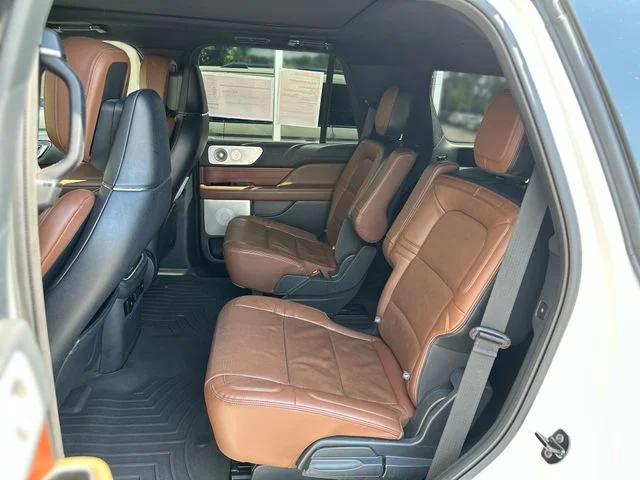Used 2023 White Lincoln Reserve image 22