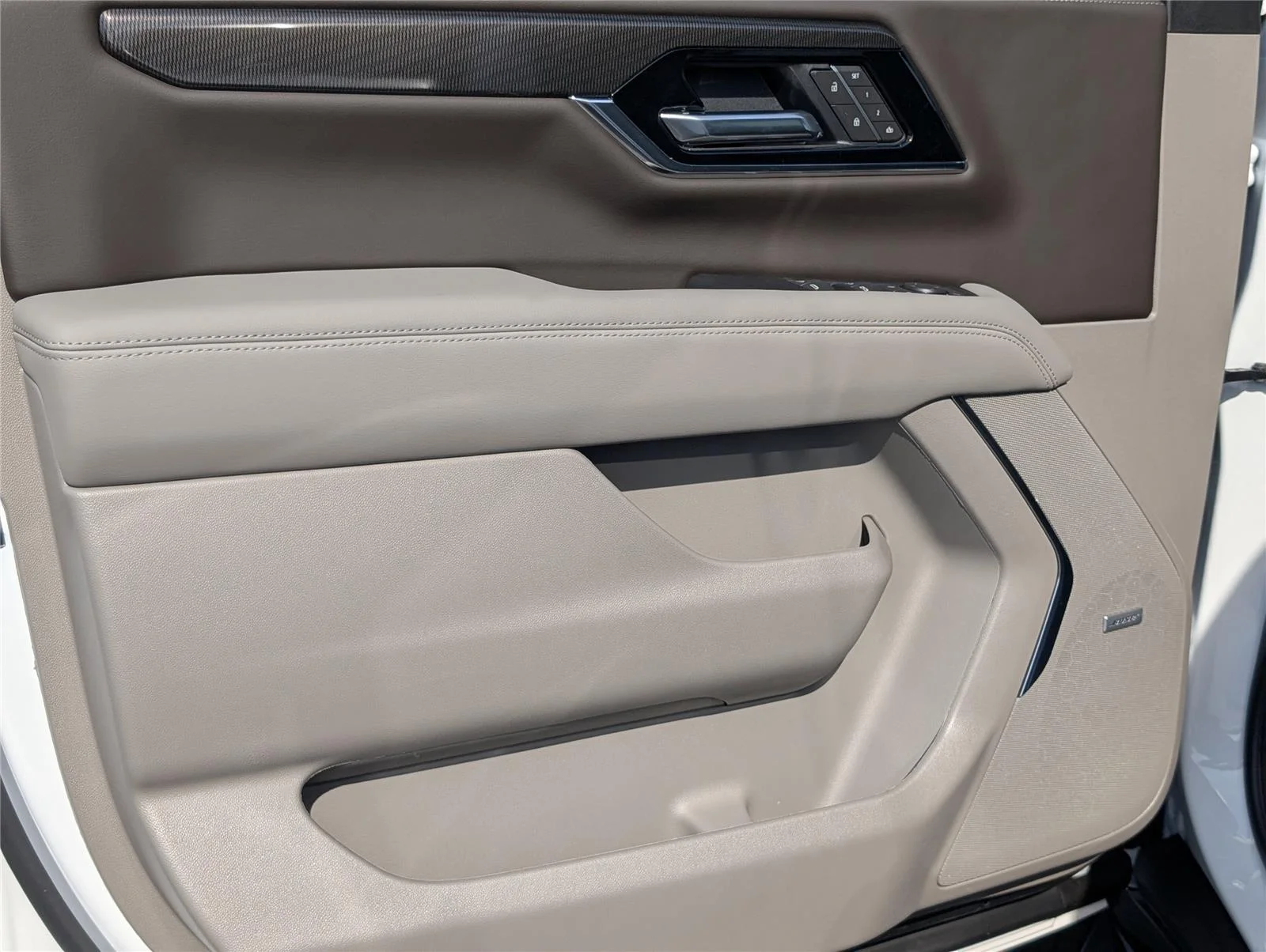 New 2026 Summit White GMC Elevation image 24