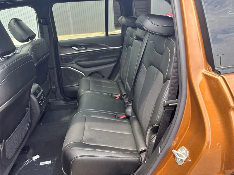 New 2026 Copper Shino Metallic Clear-Coat Exterior Paint Jeep Limited Reserve image 15