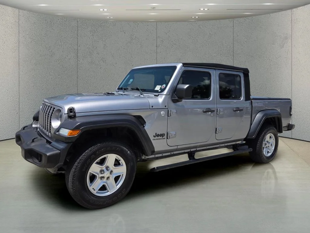 Used 2020 Silver Jeep Sport image 9